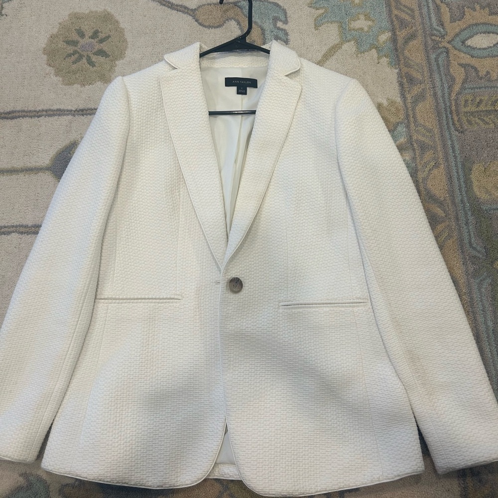 Ann Taylor White Blazer size 0 - worn once